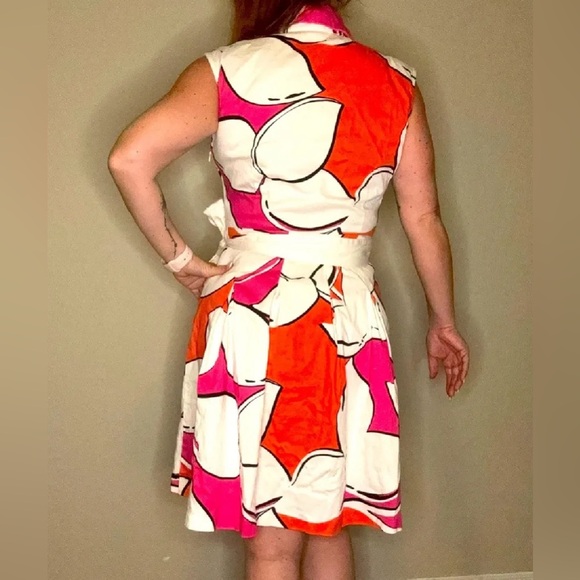 Sandra Darren Women White floral pleated midi dress with fabric belt. Size 10 - Picture 2 of 6